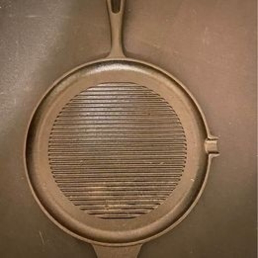 Cast Iron Skillet/Pan with Grilling Grooves [Item 362]